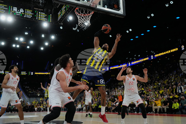 Миналогодишният първенец Фенербахче стигна до върха на баскетболната Евролига, Партизан с невероятен обрат срещу Апоел (Тел Авив)
