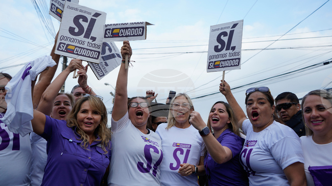 В Еквадор гласуват на референдум 