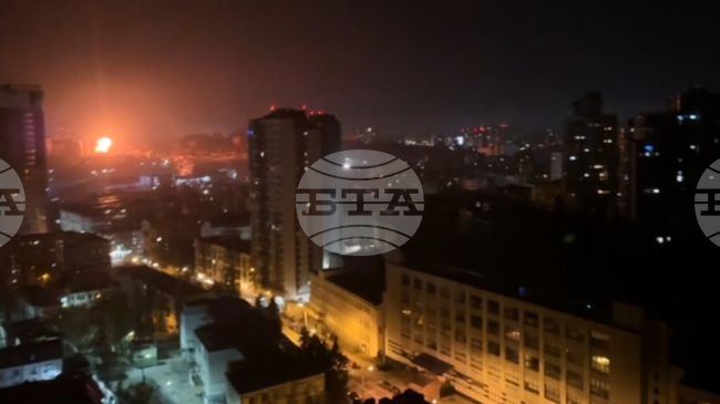 Един човек загина, а 24 са ранени при масираната руска атака тази нощ срещу Киев, съобщават украинските власти