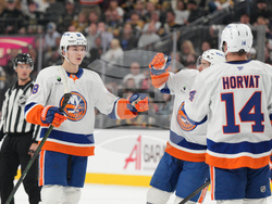 Islanders Golden Knights Hockey