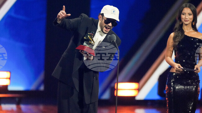 Бед Бъни триумфира на наградите „Грами“ за латино музика с приза за албум на годината 