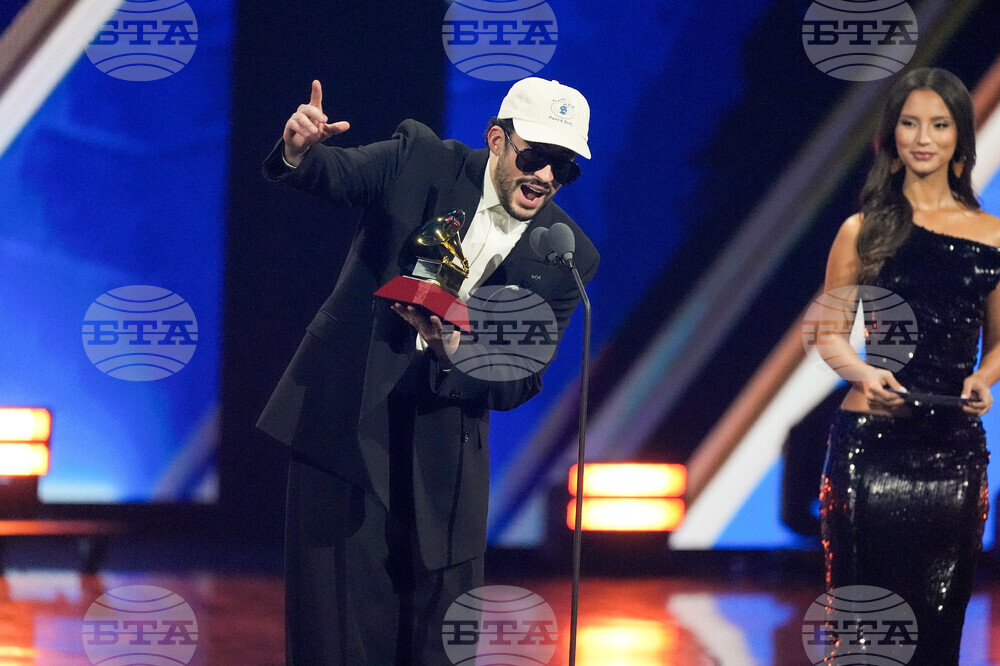 Бед Бъни триумфира на наградите „Грами“ за латино музика с приза за албум на годината 