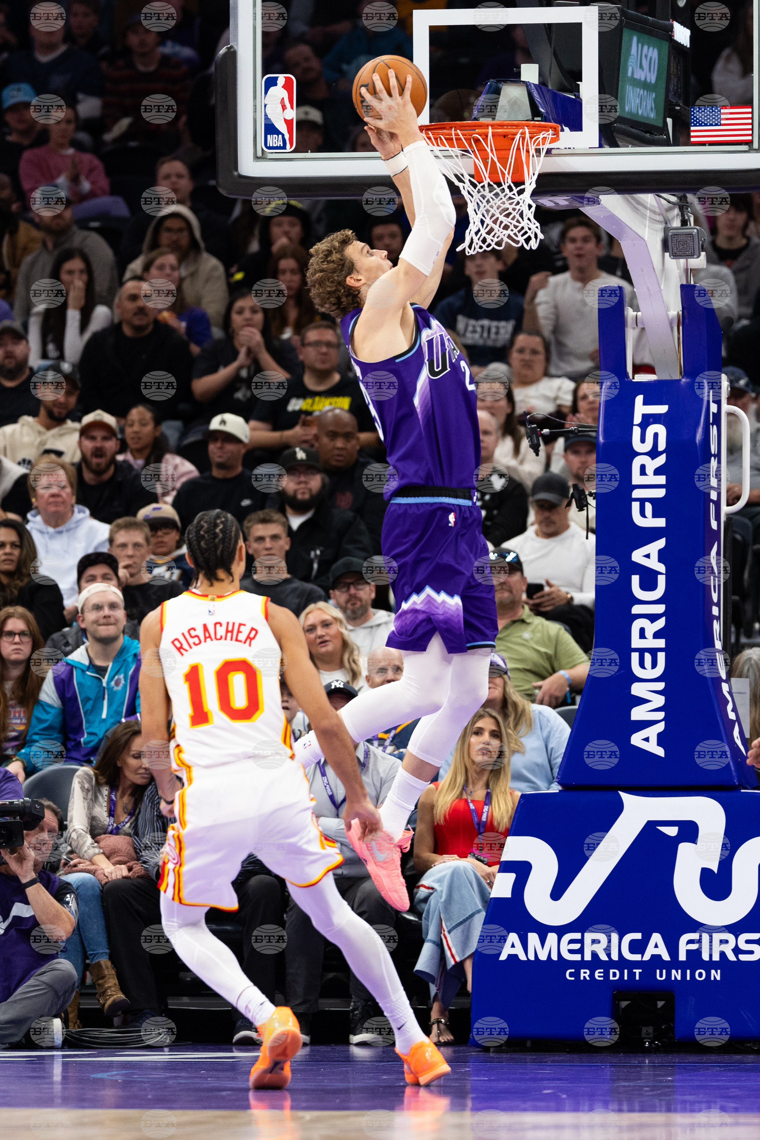 Hawks Jazz Basketball