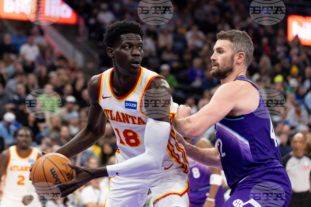 Hawks Jazz Basketball