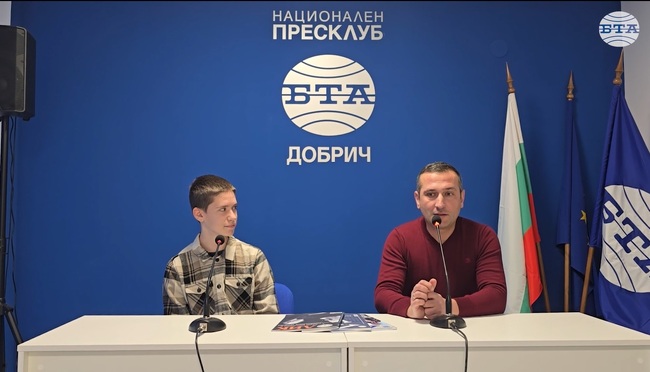 Интересът към джаза става все по-голям, казаха музикантите от Добрич Николай Петров и Павел Найденов