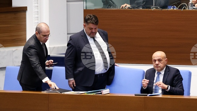 Критичен момент по темата за „Лукойл Нефтохим“ са разговорите през следващите дни със САЩ, каза вицепремиерът Томислав Дончев в парламента