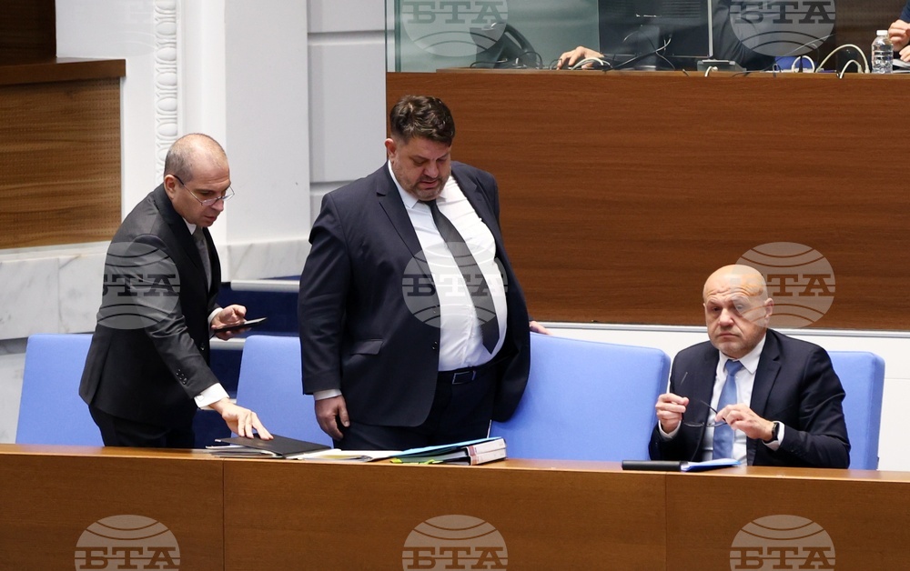 Критичен момент по темата за „Лукойл Нефтохим“ са разговорите през следващите дни със САЩ, каза вицепремиерът Томислав Дончев в парламента