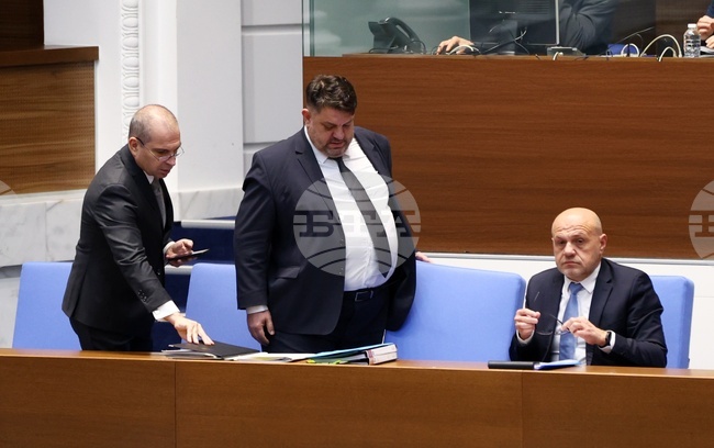 Няма как актив, който не е собственост на държавата, да бъде отдаден под наем, отговори вицепремиерът Дончев на въпрос за „Лукойл“