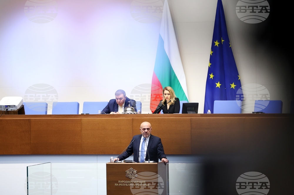 Министерският съвет не е предлагал поименни кандидатури за търговски представител в „Лукойл Нефтохим“, каза вицепремиерът Дончев в НС