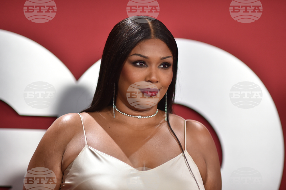 Съд в САЩ отхвърли обвинения срещу певицата Лизо, че е уволнила три танцьорки заради теглото им