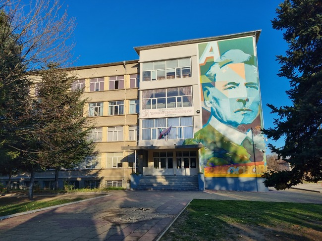 Второ Средно училище в Търговище се включва в инициативата на МОН в помощ на деца от български неделни училища в Украйна