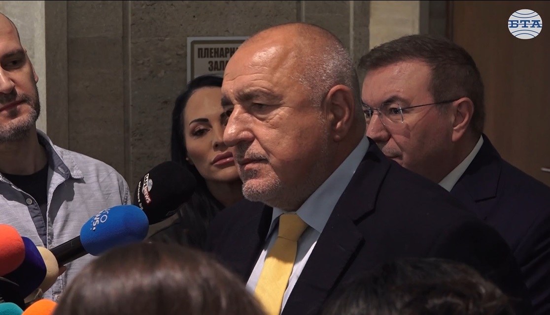 Лидерът на ГЕРБ Бойко Борисов се надява още днес България да получи дерогация за шест месеца заради американските санкции срещу „Лукойл“