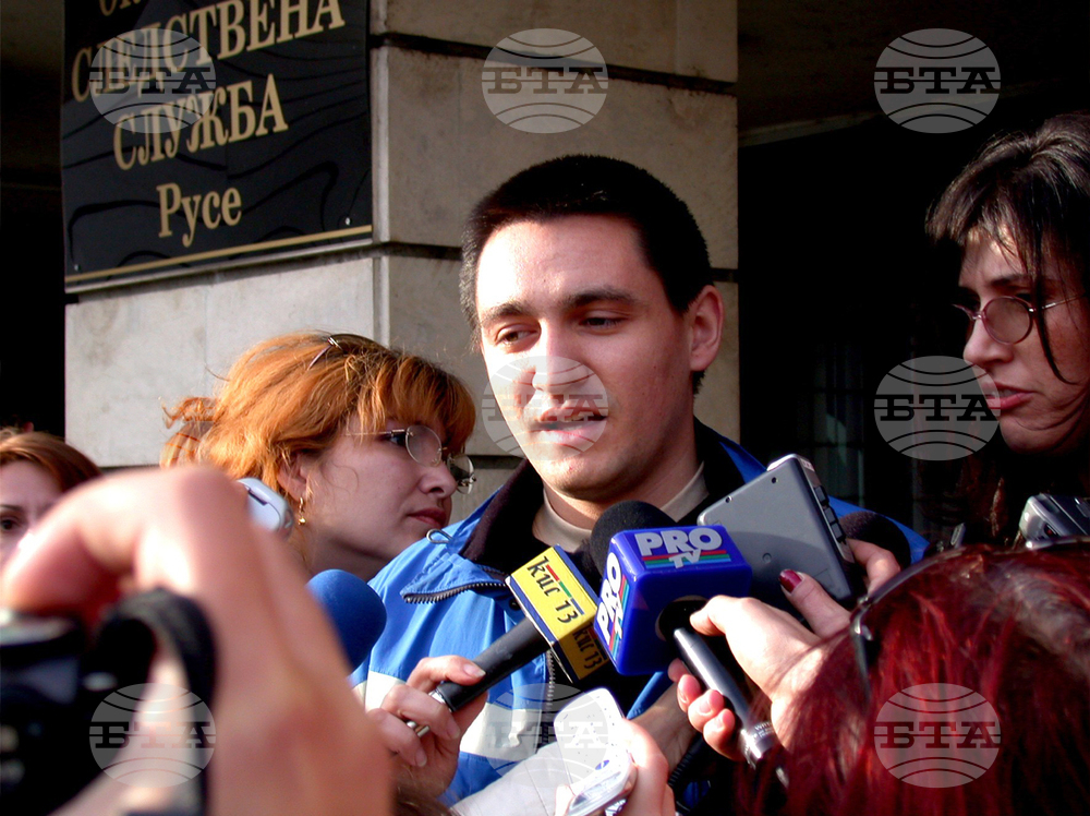 На 16 ноември 2004 г. румънски журналист е задържан на Дунав мост при Русе със скрита камера