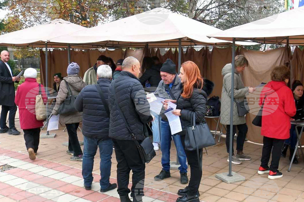 Жители на Добрич си направиха безплатни изследвания на кръвната захар по повод Световния ден за борба с диабета