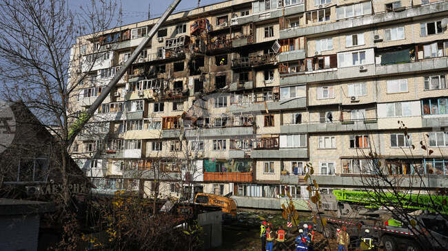 Броят на убитите при снощната атака срещу Киев достигна четирима души; ранените са десетки, включително деца и бременна жена