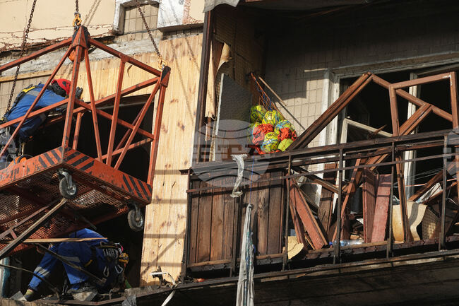 Украинските ВВС съобщиха, че през нощта са унищожили две руски ракети "Кинжал" и 91 дрона