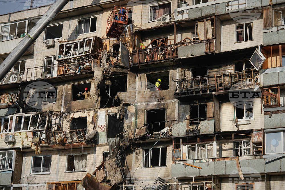 Броят на убитите при руската атака срещу Киев през нощта се увеличи до петима