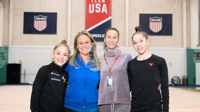 Стилияна Николова, Дара Малинова и личният им треньор Валентина Иванова проведоха лагер с националния отбор на САЩ по художествена гимнастика