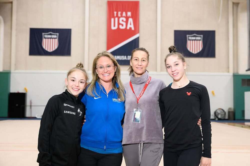 Стилияна Николова, Дара Малинова и личният им треньор Валентина Иванова проведоха лагер с националния отбор на САЩ по художествена гимнастика