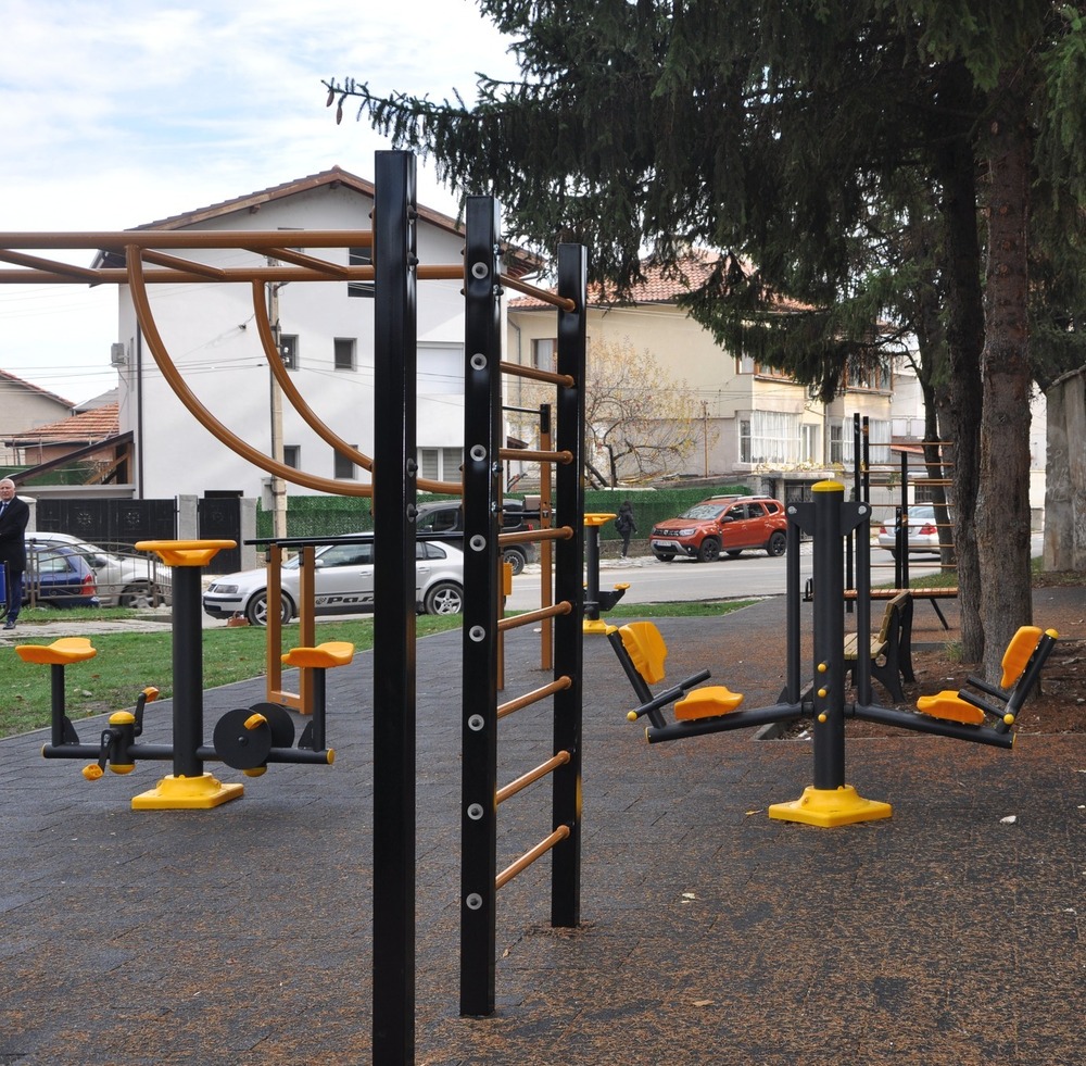 Модерна и нова стрийт фитнес площадка в Разлог