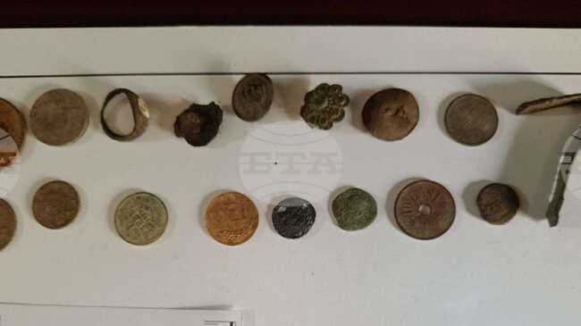 Криминалисти иззеха над 30 археологически обекти с вид на културно-исторически ценности от частен дом в Смядово