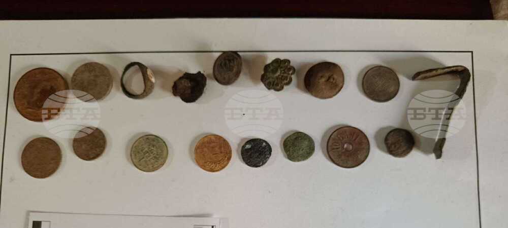 Криминалисти иззеха над 30 археологически обекти с вид на културно-исторически ценности от частен дом в Смядово