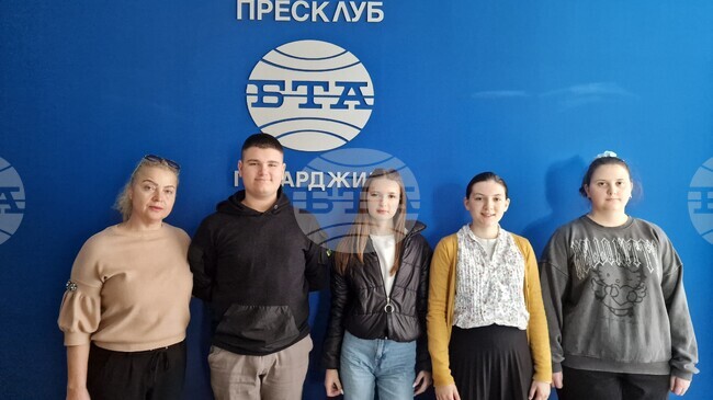 Възпитаниците на СУ „Георги Брегов“ активно се интересуват от джаз, каза музикалният педагог Иванка Кадийска в Пазарджик