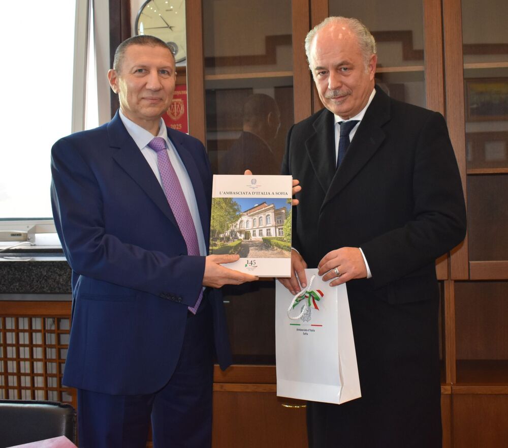 И.ф. главен прокурор Борислав Сарафов проведе работна среща с посланика на Италия Марчело Апичела