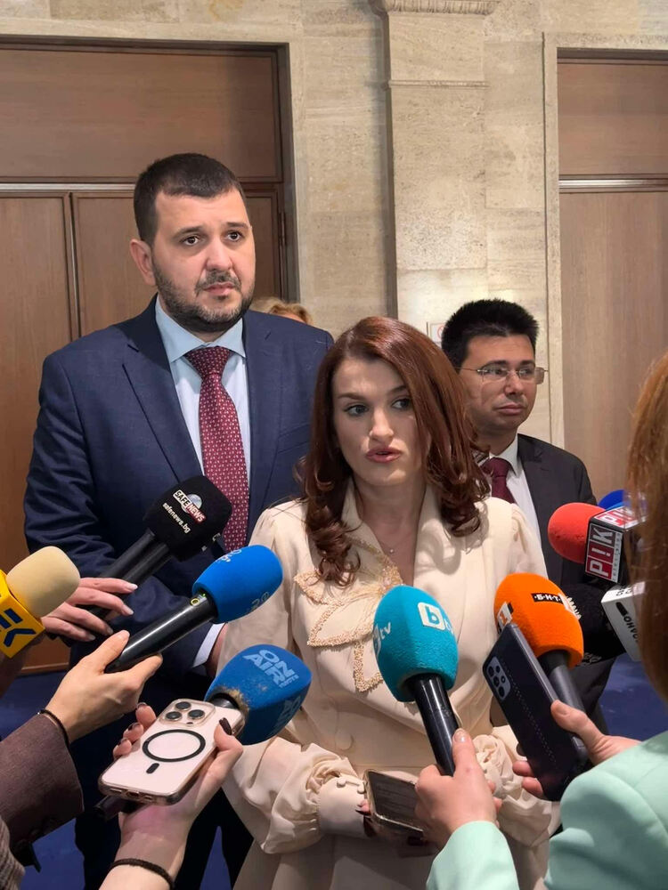 ДСБ внесе законопроект за премахване на нотариалните такси при прехвърляне на МПС