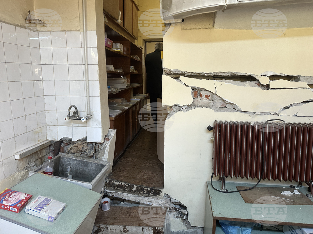  Необходим е спешен ремонт на Втора градска болница в София, доклад за 1,3 млн. лв. за укрепването ѝ се бави месеци, каза Ваня Григорова