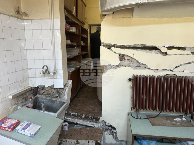  Необходим е спешен ремонт на Втора градска болница в София, доклад за 1,3 млн. лв. за укрепването ѝ се бави месеци, каза Ваня Григорова