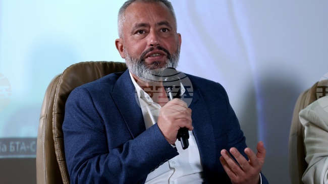 Джазът ни учи да създаваме красота около себе си и да я търсим около нас, каза програмният директор на „Джаз ФМ“ Светослав Николов