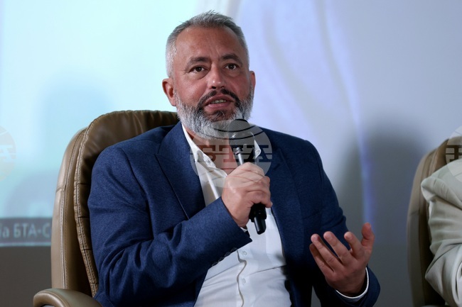 Джазът ни учи да създаваме красота около себе си и да я търсим около нас, каза програмният директор на „Джаз ФМ“ Светослав Николов