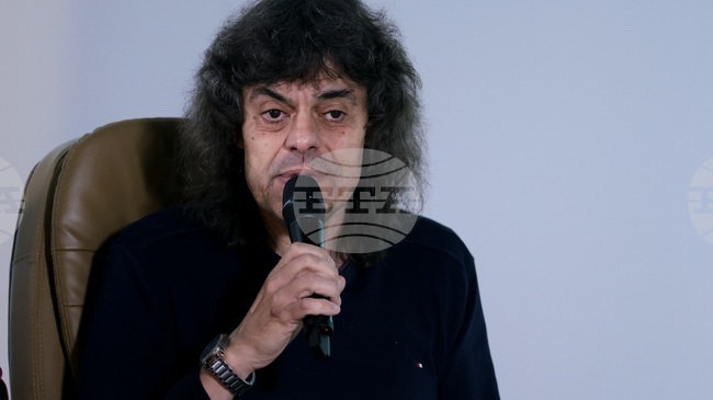 В България има прекрасни млади музиканти, които знаят как, кога и защо да правят джаз, каза журналистът Николай Захариев