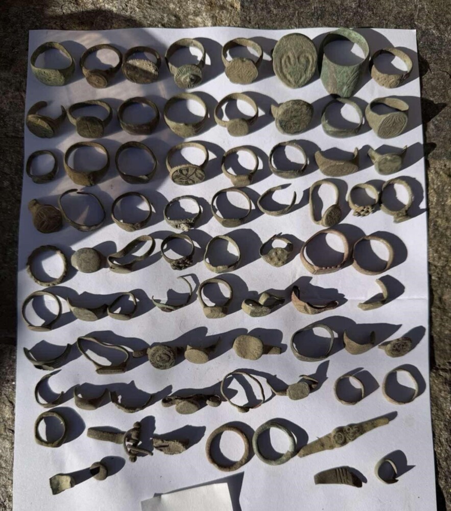 Гранични полицаи от ГПУ-Силистра разкриха голямо количество културно-исторически ценности в частен дом