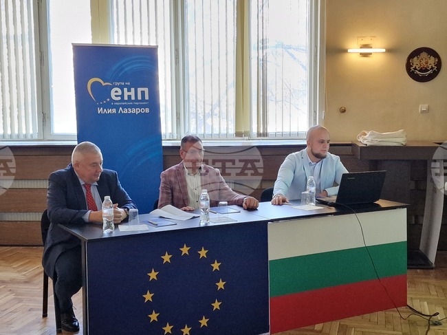 Според евродепутата Илия Лазаров в Европа трябва да се върви към намаляване на бюрокрацията и приемането на пакета „Омнибус I“ е важна стъпка в полза на бизнеса