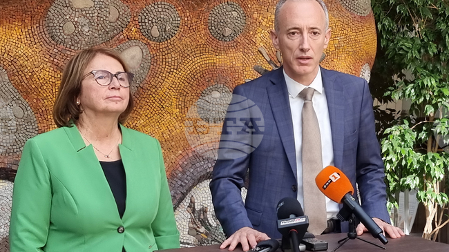 Образователните медиатори са ключови участници в Механизма за обхващане и задържане на децата в училище, каза министър Красимир Вълчев в Пловдив