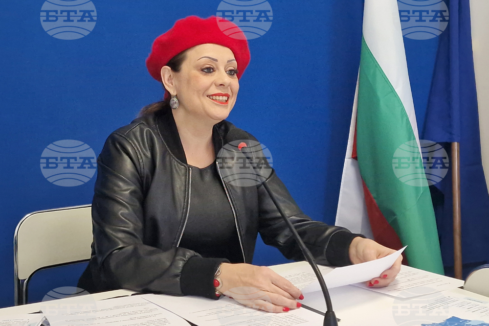 Време е да не се разделяме на българи в чужбина и българи в България, каза музикалният педагог Десислава Станкова от Търговище 