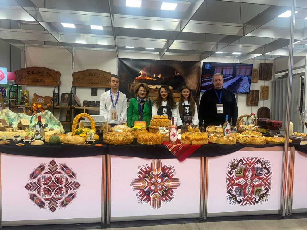 Заместник-министър Наталия Михалевска посети щанда на Професионалнатата гимназия „Велизар Пеев“, представен на изложението "Булпек 2025" 