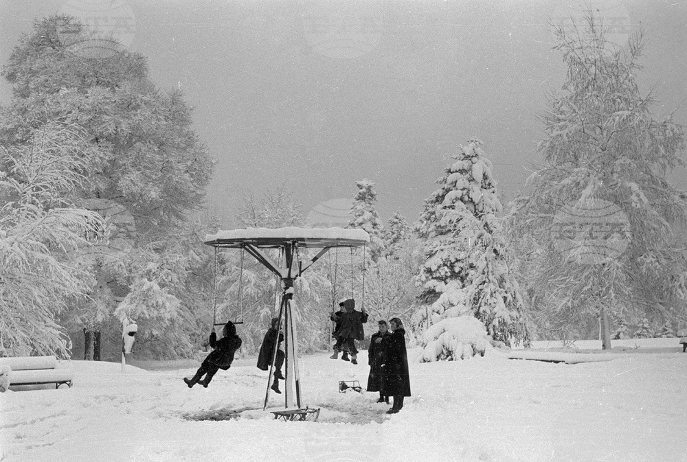 Снежна София през 1954 година