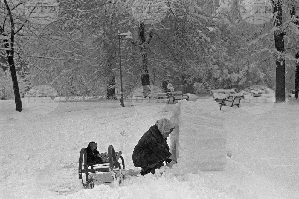 Снежна София през 1954 година
