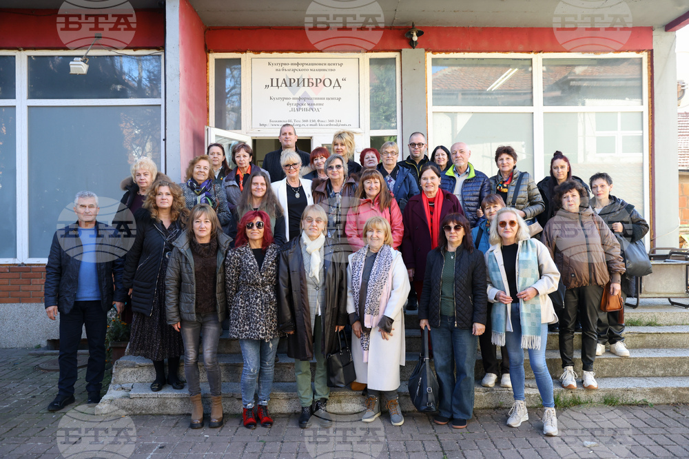 Делегация на Съюза на народните читалища посети Културно-информационния център на българското малцинство в Цариброд по случай Деня на будителите