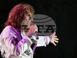 София (15 юни 2003) Легендарната група "Whitesnake" снощи изнесе концерт на стадион "Академик". Пресфото - БТА снимка: Петър Кръстев/архив