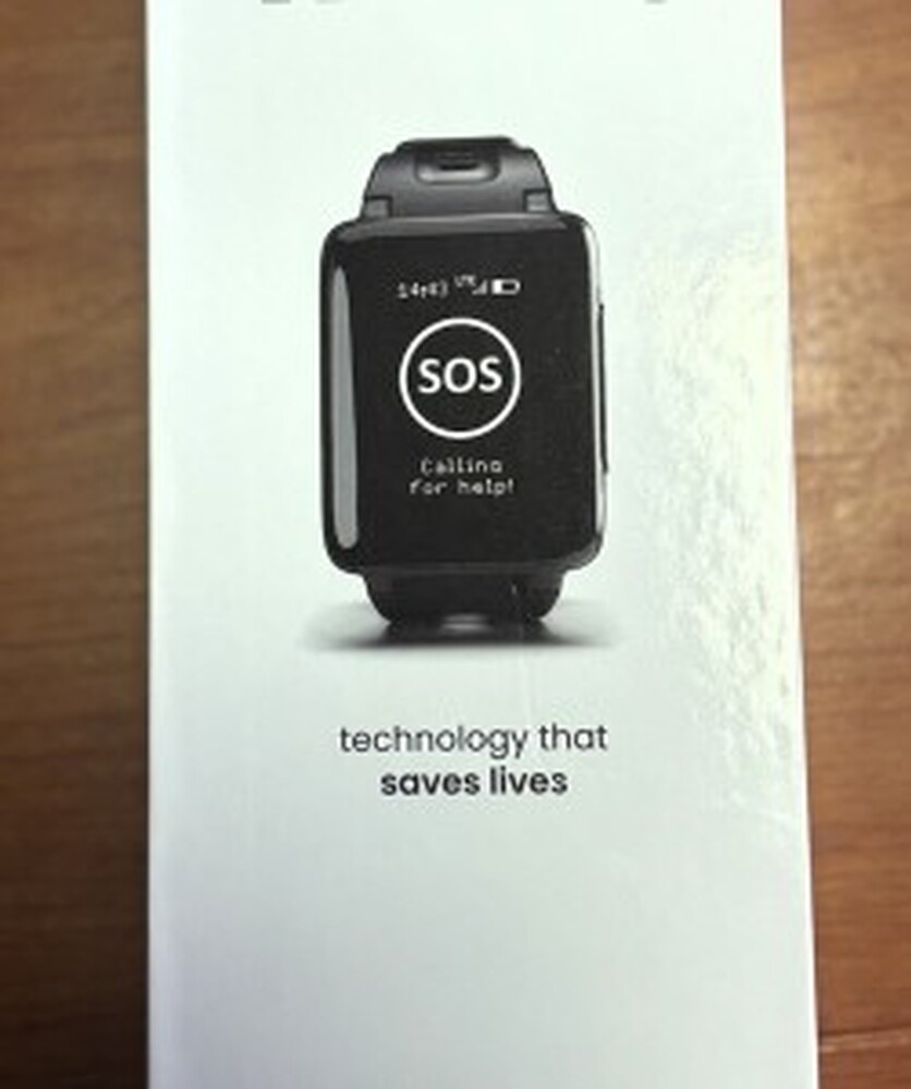 Възрастни хора от община Асеновград получиха безплатни "Умни гривни"