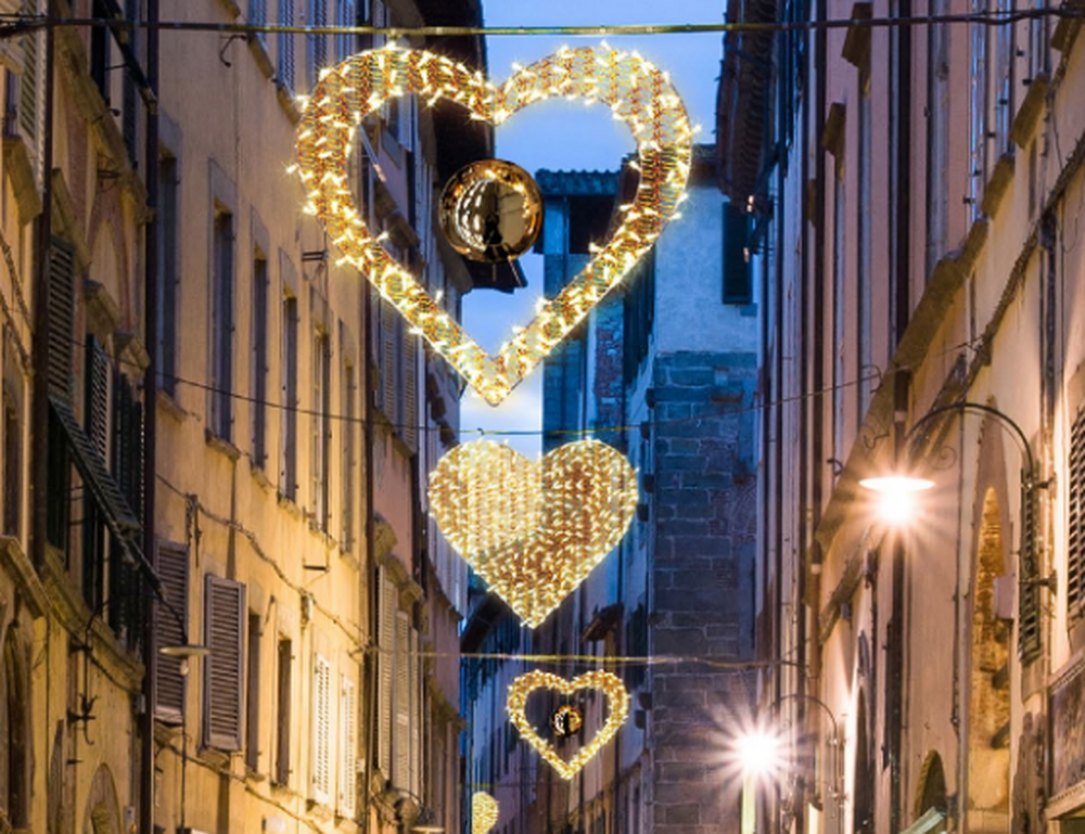 Коледно-новогодишната атмосфера завладява Русе с фестивал, концерти и празнична украса