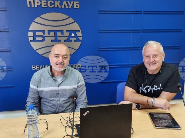 Трябва да има сцена на младите джаз музиканти, за да се съхрани талантът им, казаха Емил Костурков и Добрин Пелтеков във Велико Търново