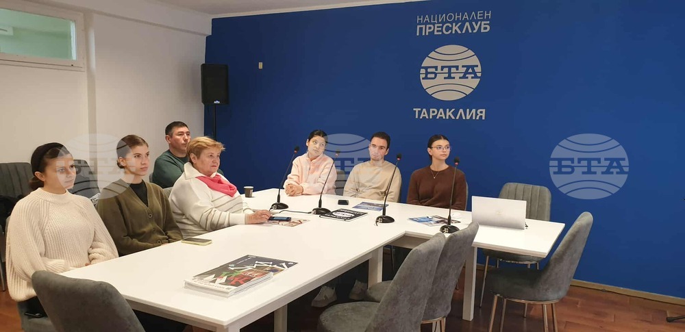 Гости от поделението в Тараклия на Русенския университет дойдоха в пресклуба на БТА в града за представянето на октомврийския брой на сп. ЛИК