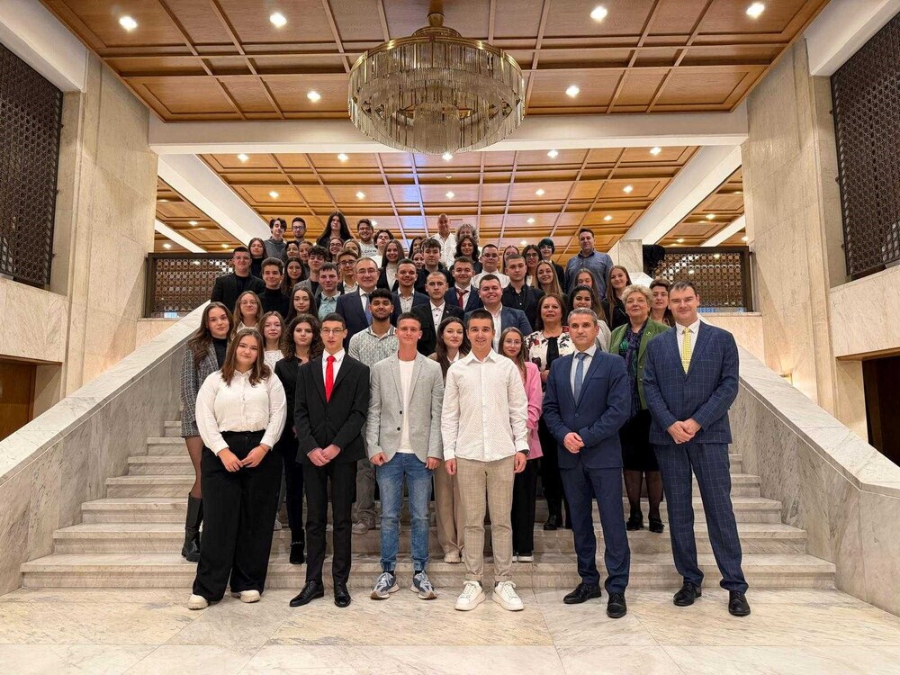 Сливенски ученици участваха в заседание на Съвета на децата към Агенцията за закрила на детето