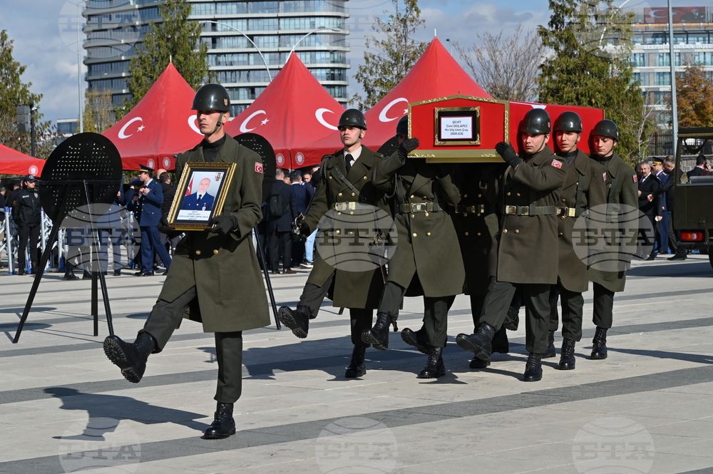 Двадесетте военни, които загинаха при катастрофата с турски военен самолет в Грузия, бяха погребани с почести в Турция