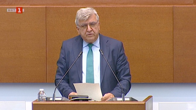 Има нерегламентирано изхвърляне на битови отпадъци в имот в столичния кв. „Ботунец“, каза екоминистърът Манол Генов на депутатски въпрос